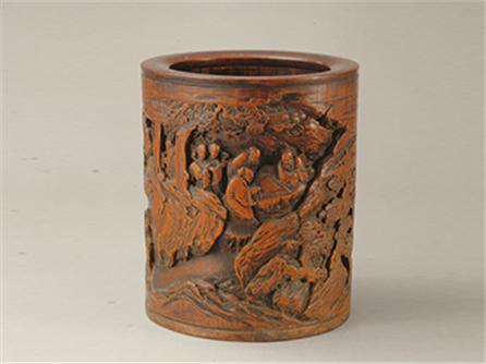  竹雕东山报捷图笔筒 清（1644-1911年）